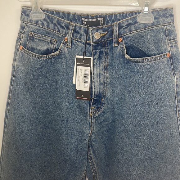 New With Tags PRETTYLITTLETHING L30 Mid Blue Wash Mom Jeans Size 6 - Picture 11 of 11